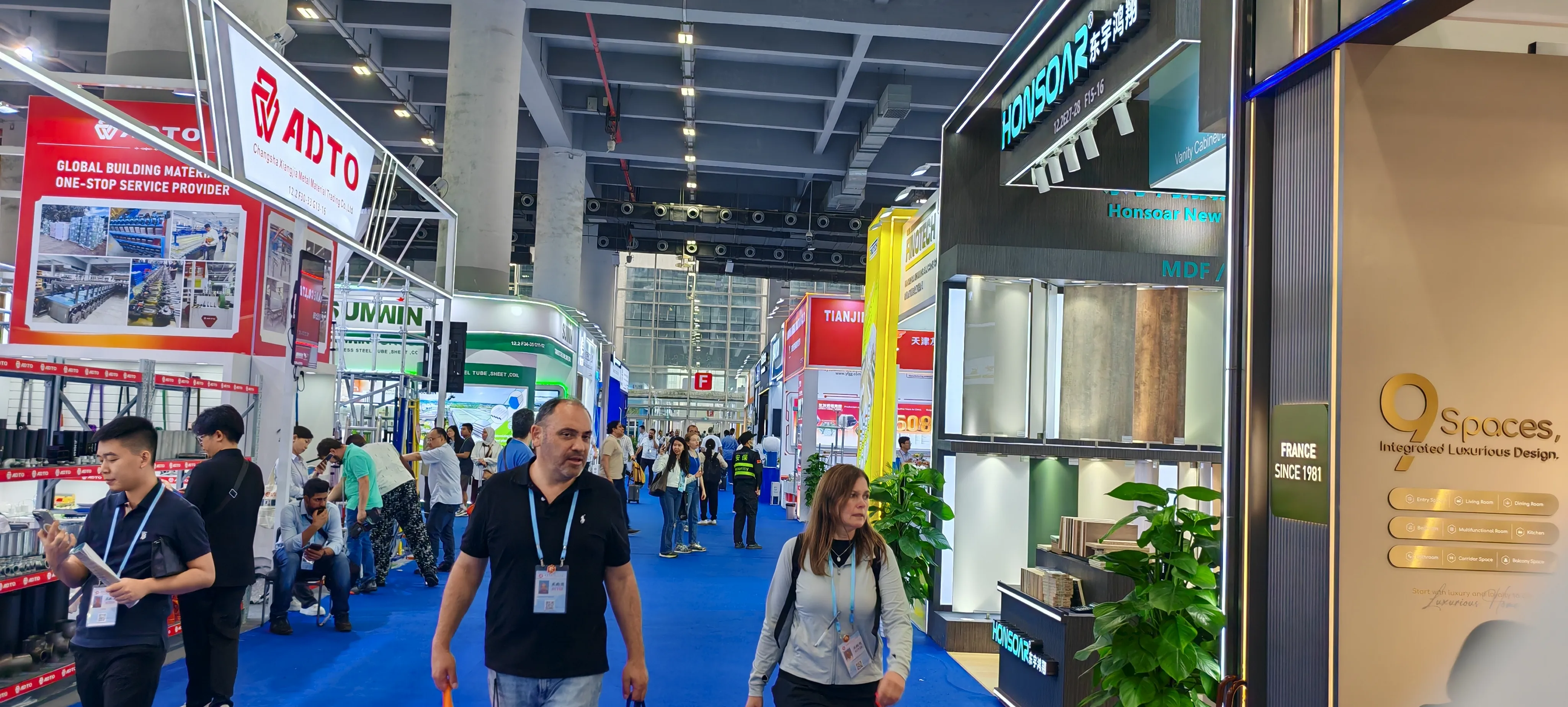 Cyjy brilla alla fiera del cantone