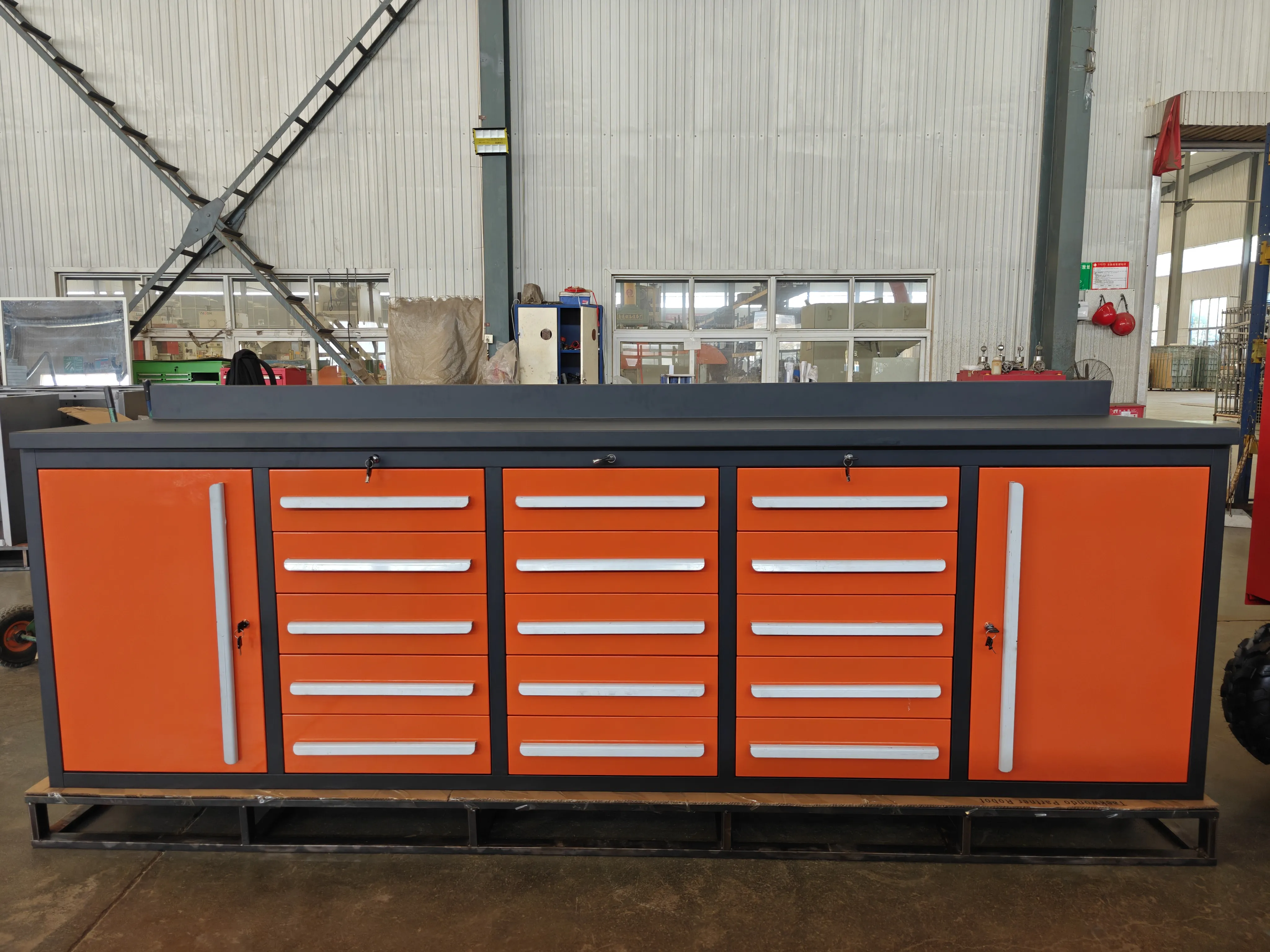 Quali sono le caratteristiche di Orange Tool Workbench?