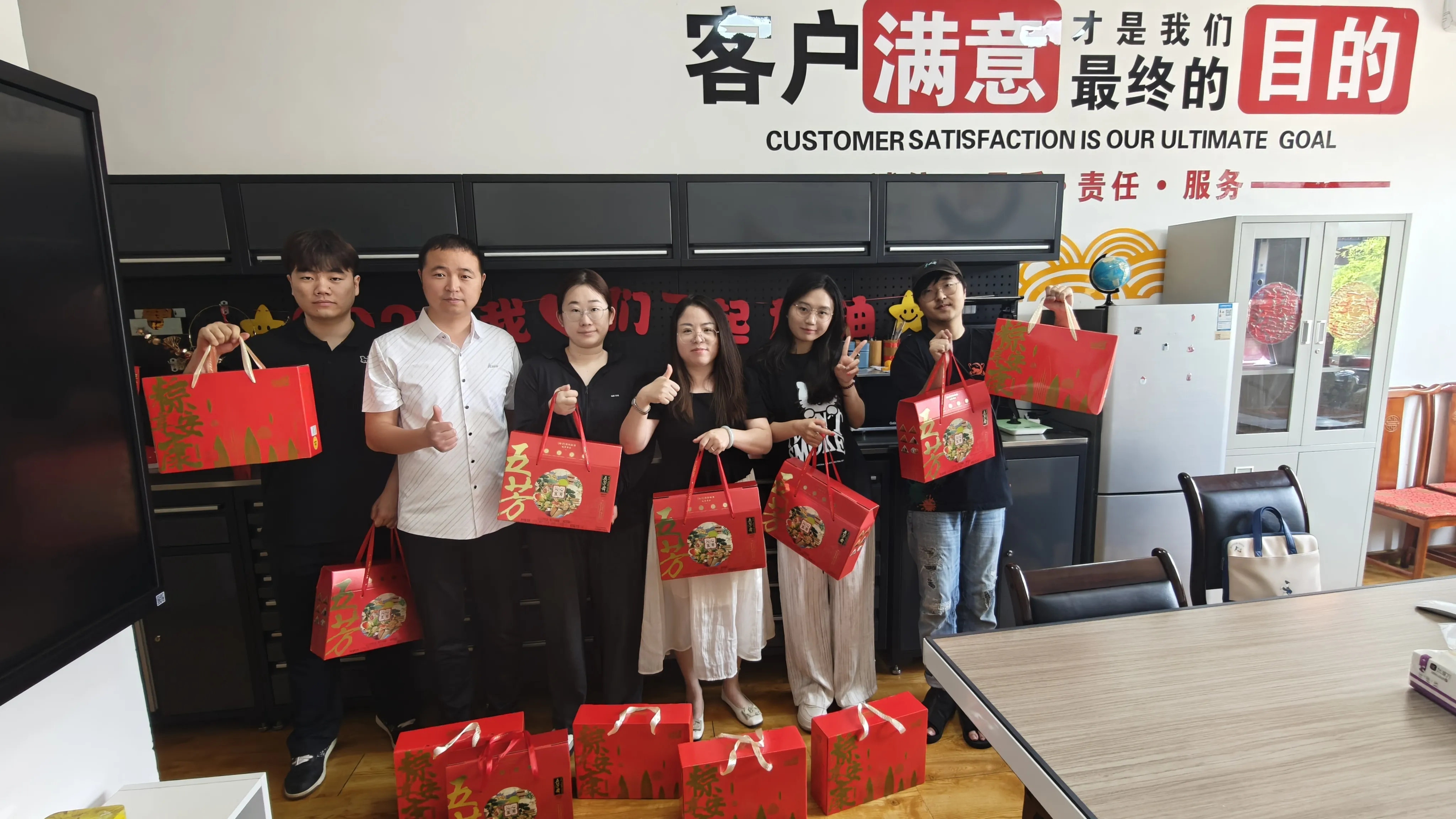 Cyjy Group ha tenuto con successo l'evento a tema del Dragon Boat Festival per ereditare la cultura tradizionale e costruire la coesione aziendale