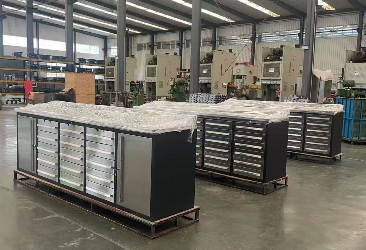 Cyjy offre con successo armadi per gli strumenti personalizzabili