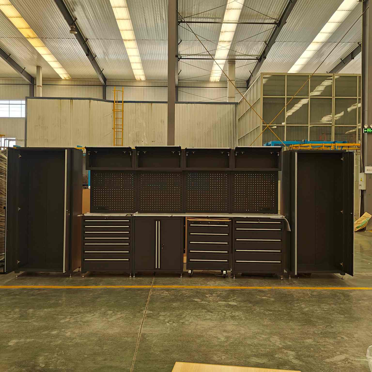 Set di armadietti per garage in acciaio a freddo